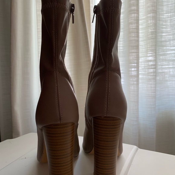 Heels - Picture 3 of 3